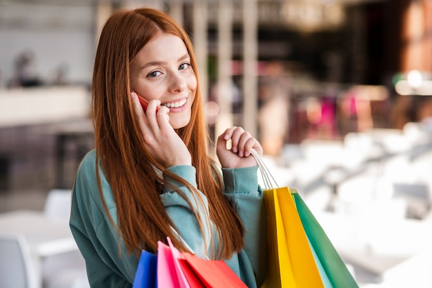 Free photo beautiful woman talking on phone