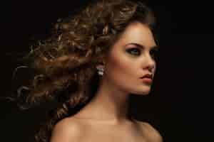 Free photo beautiful woman with curls and makeup