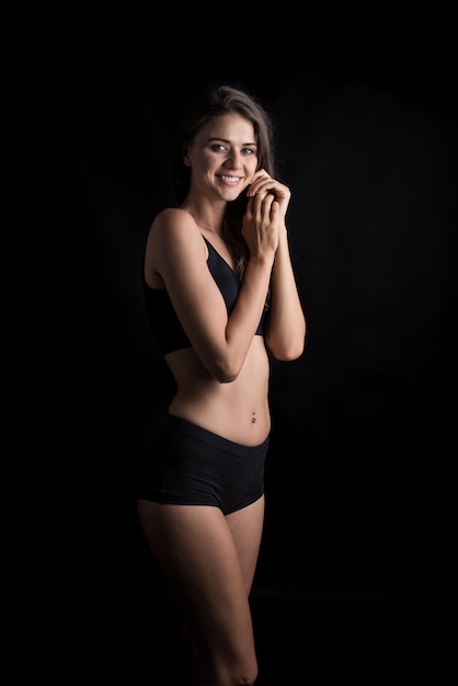 Free photo beautiful woman with healthy body on black background