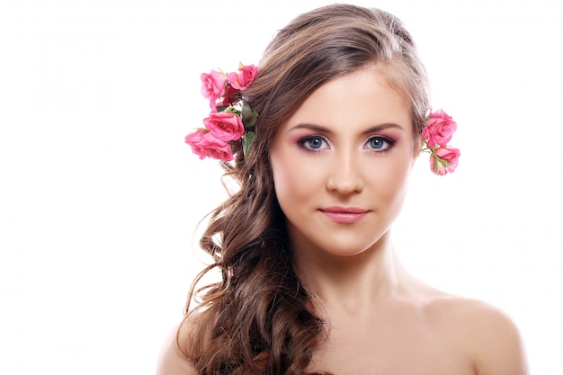 Free photo beautiful woman with roses in hair