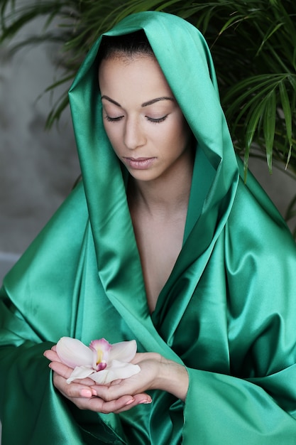 Free Photo beautiful woman with traditional indian costume and flower on the hands