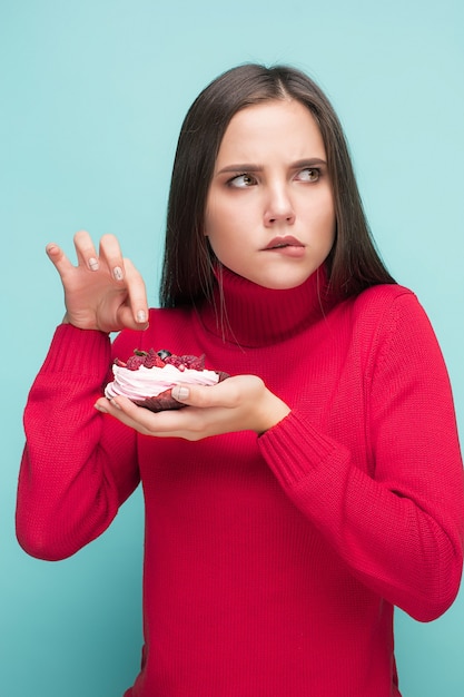 Free photo beautiful women holding small cake.