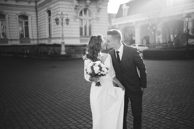 Free photo beautiful young fashion stylish couple walking on the street in city