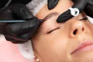 Free photo beautiful young woman going through a microblading treatment