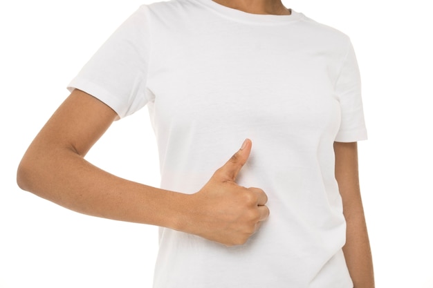 Free photo beautiful and young woman wearing shirt mockup