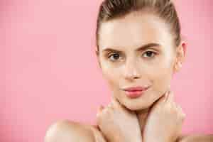 Free photo beauty concept - beautiful caucasian woman with clean skin, natural make-up isolated on bright pink background with copy space.