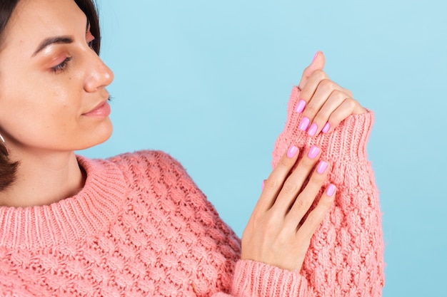 Free photo beauty concept, pretty woman with bright pink nail color manicure on wall