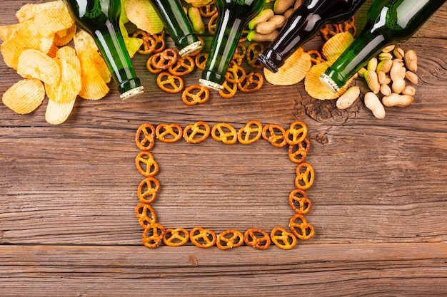 Free photo beer bottles with pretzels frame