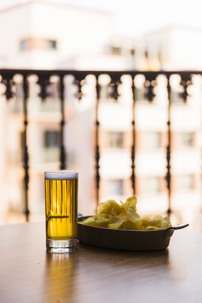 Free photo beer concept on balcony