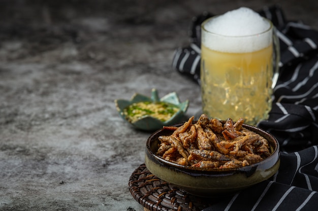 Free photo beer with crispy fish hors d'oeuvres, world beer day.