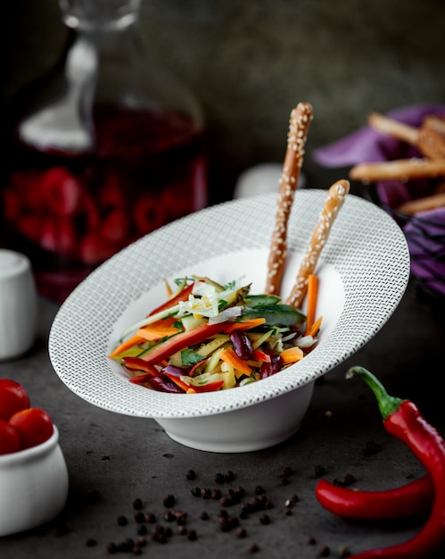 Bell peppers salad with black beans and bread sticks