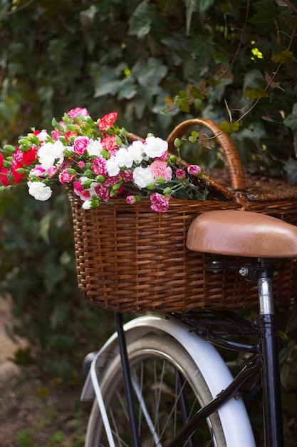 Free Photo bicycle basket with beautiful flowers