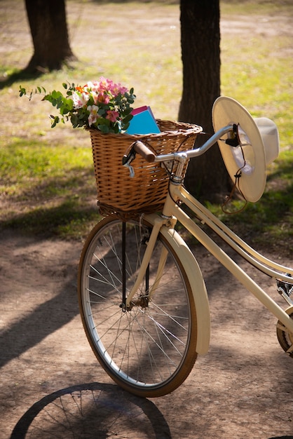 Free photo bicycle basket with flowers and hat