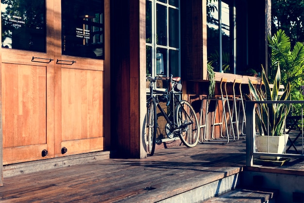 Free photo bicycle parked outside shop