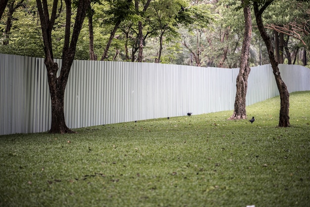 Free photo big fence in an urban park