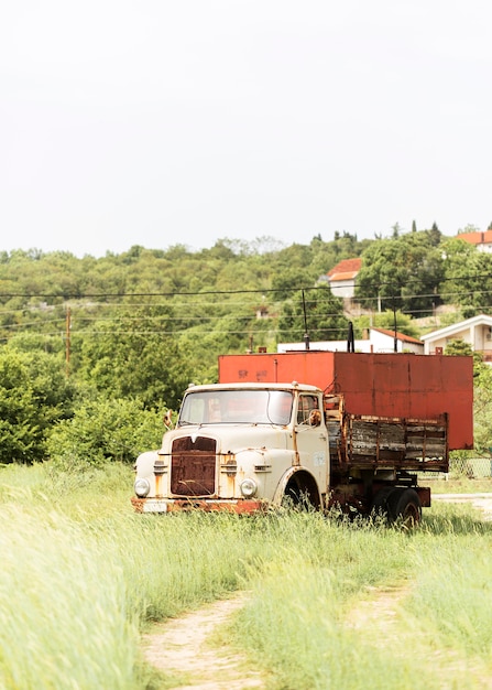 Free Photo big rusty truck on field