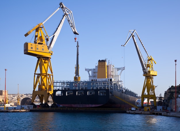 Free photo big ship in dry dock