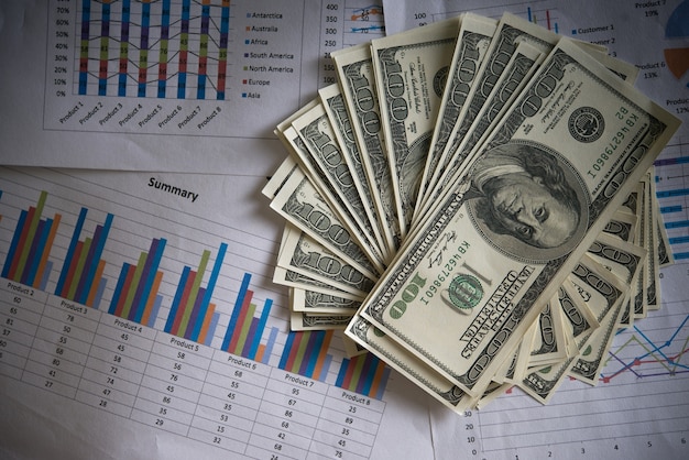 Free Photo billie dollar with business chart