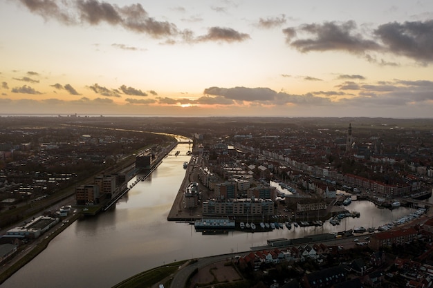 Free photo bird's eye view of the buildings on the riverbank in middelburg, the netherlands