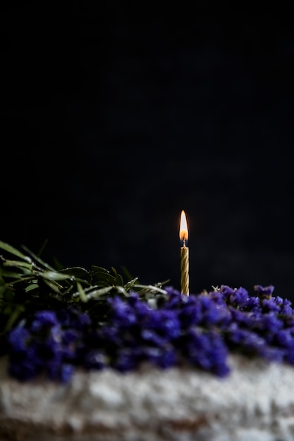 Free Photo birthday cake decorated with flowers