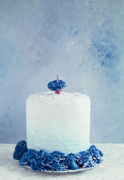 Free photo birthday cake in front of watercolor background