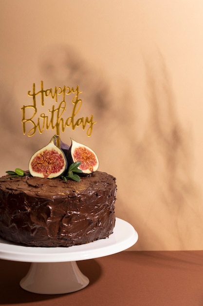 Free photo birthday chocolate cake with fruits