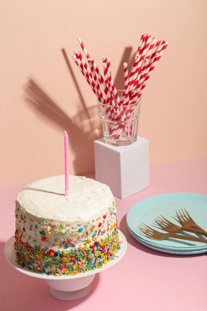 Free photo birthday concept with tasty cake