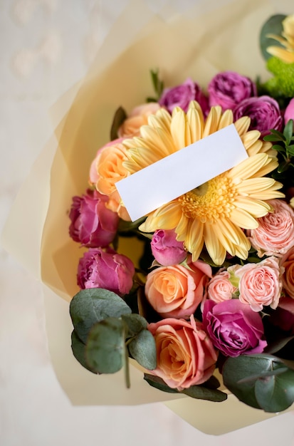 Free photo birthday flowers with note