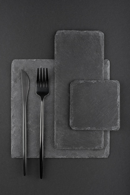 Free Photo black background with cutlery