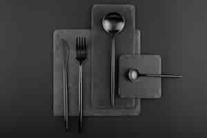 Free photo black background with cutlery