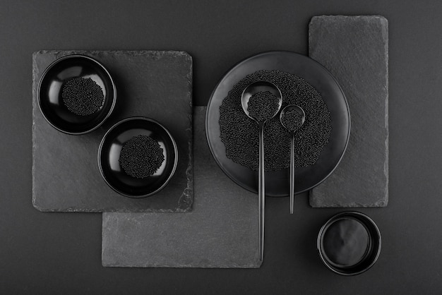 Free photo black background with cutlery