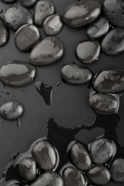 Free photo black background with rocks and water