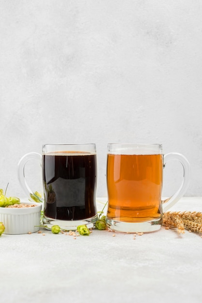 Free photo black and blonde beer arrangement