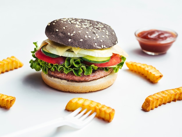 Free photo black burger with french fries