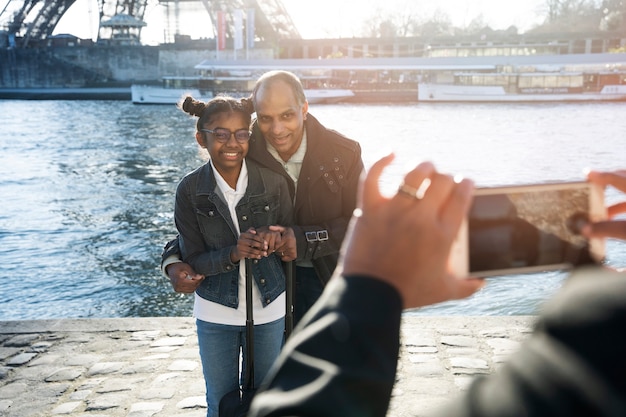 Free photo black family taking a picture in their travel to paris