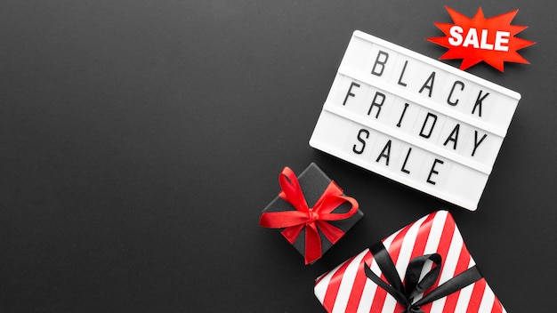 Free photo black friday assortment on black background with copy space