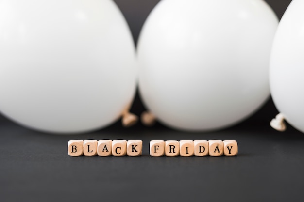 Free Photo black friday inscription on cubes with balloons 