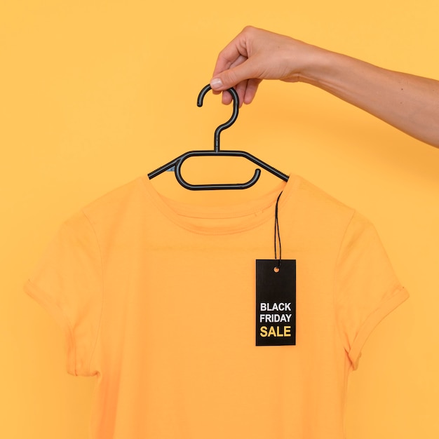 Free Photo black friday sale t-shirt on hanger