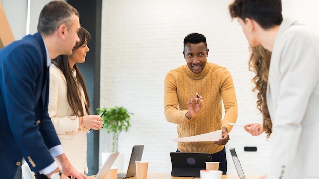 Free photo black male team leader at business meeting in an office