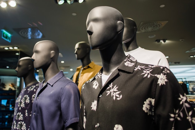 Free photo black mannequins in male clothing