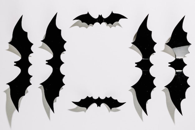 Free Photo black plastic halloween bats laid in order