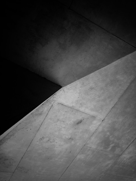 Free Photo black and white photo of concrete structure