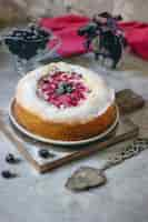 Free photo blackberry cottage cheese cake