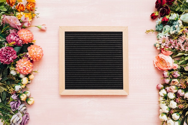 Free photo blackboard on pink wooden background