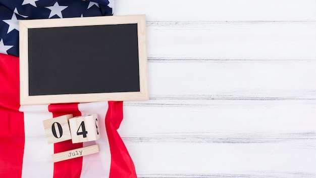 Free photo blackboard usa flag and wooden cubes lying on table