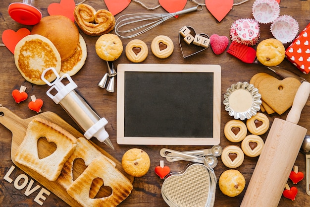 Free photo blank chalkboard amidst pastry