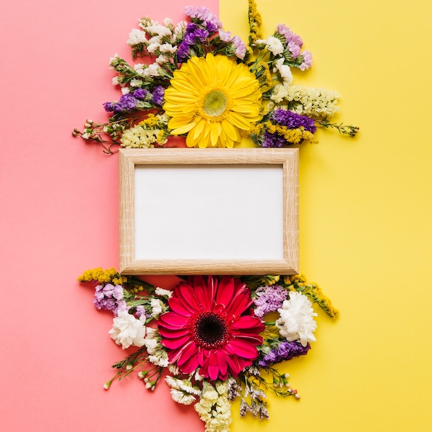 Free photo blank frame and colorful flowers