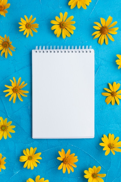 Blank notepad surrounded by spanish oyster flowers