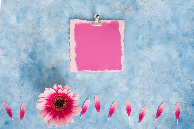 Free Photo blank paper with gerbera flower on table