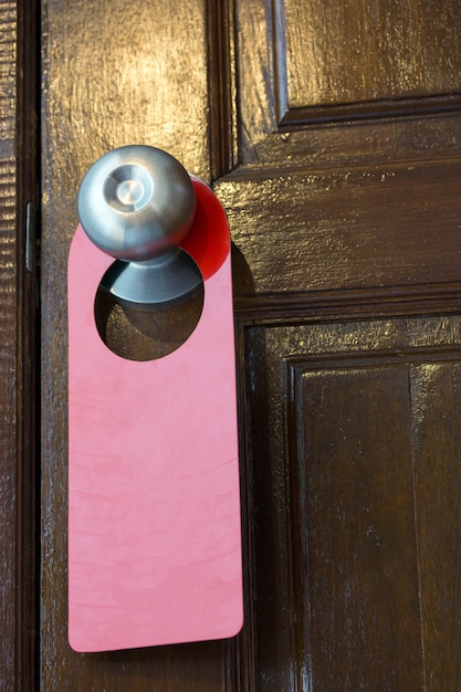 Free photo blank sign hanging on the door